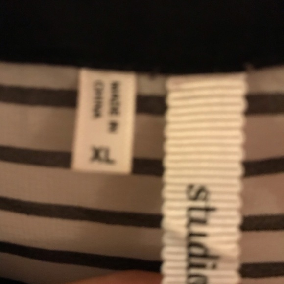 Studio y blouse - Picture 2 of 5